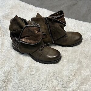 NWOT A.S.98 Olive Green Boots